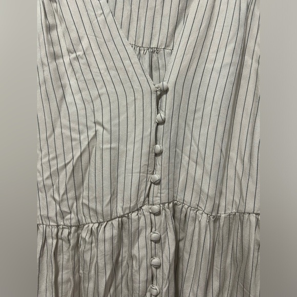 Torrid Plus Size Rayon Twill Button Front Top - Picture 8 of 11